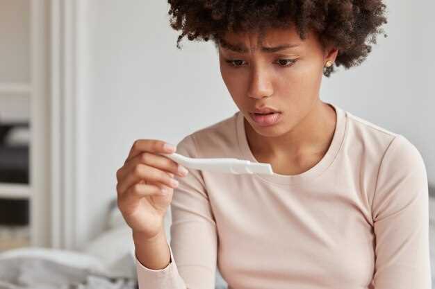 Слабая вторая полоска на тесте на беременность до месячных: что это значит?