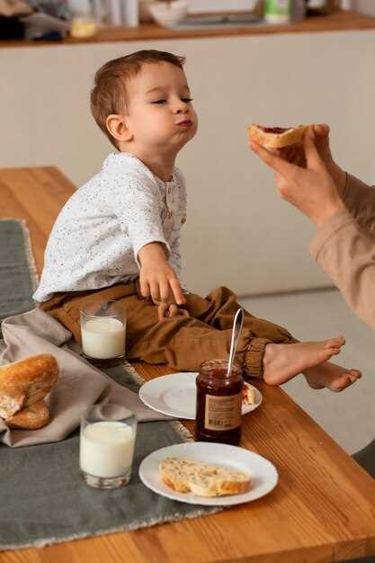 Держать ребенка вертикально после кормления: значение этого привычного действия