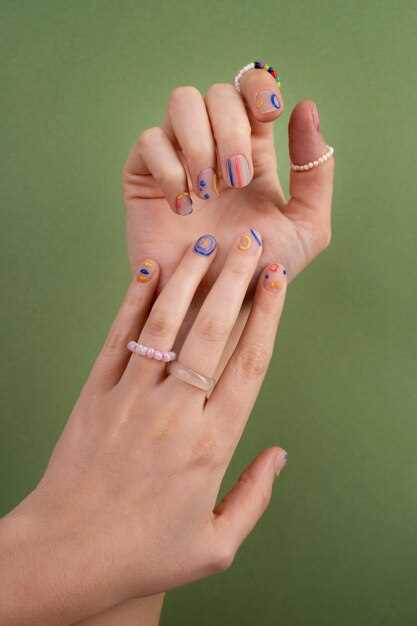 Геометрический дизайн ногтей: актуальная тенденция искусства на пальцах