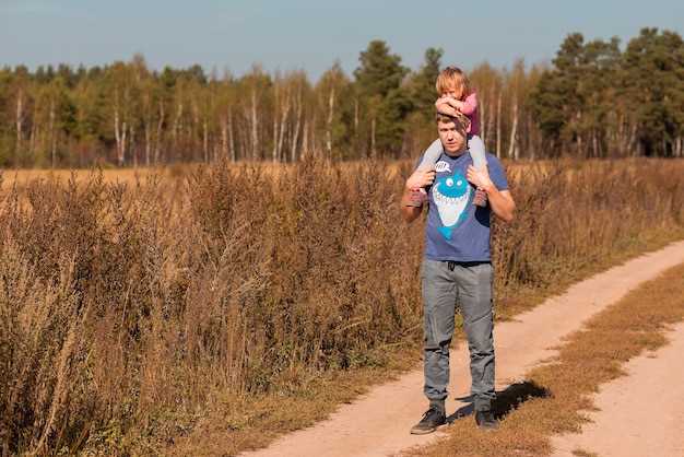 Какой вклад в развитие ребенка вносят родовые пути?