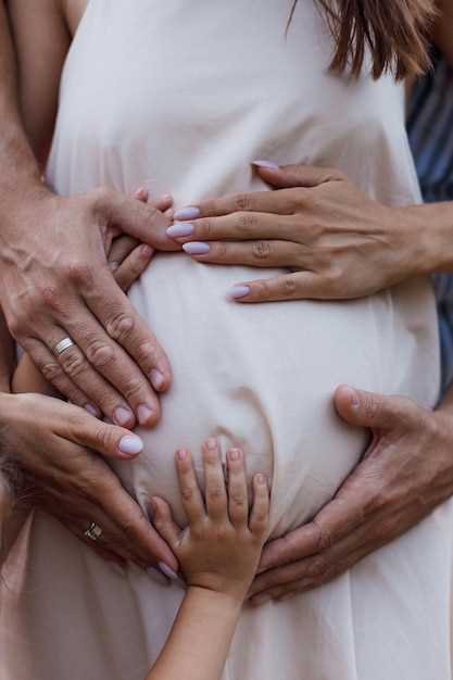 Третий этап родов: активное открытие шейки матки и роды